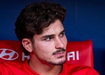 Julián Álvarez Transfer Saga Intensifies as Barcelona and Atlético Clash