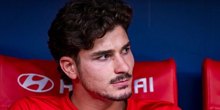Julián Álvarez Transfer Saga Intensifies as Barcelona and Atlético Clash