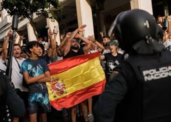 Police Face Off With Anti-Migrant Protesters Amid Rising Tensions in Ceuta