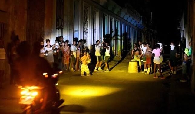 Cubans Adapt to Life Without Electricity as Oil Blockade Persists