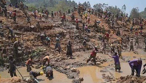 Gold Miners Defy Ebola Fears as Virus Spreads in DR Congo