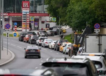 Russia Faces Petrol Shortages and Growing Pressure as Ukraine War Hits Economy