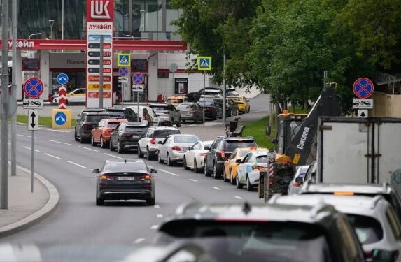 Russia Faces Petrol Shortages and Growing Pressure as Ukraine War Hits Economy
