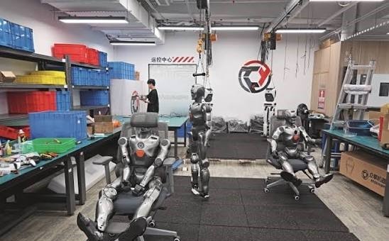 Chinese Robot Army Reshapes UK Retail Sector