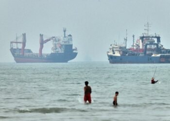 Iran: Strait of Hormuz Remains Under Our Control
