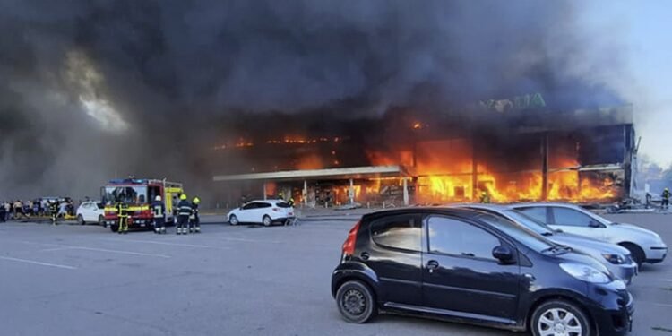 Russian Strike Hits Ukrainian Mall as Rescuers Race to Find Survivors
