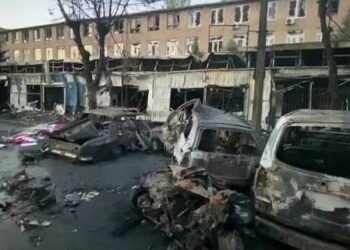 Russian Strike Kills 17 in Ukraine